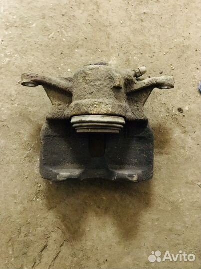 Продам правый передний тормозной суппорт на Vw Tig