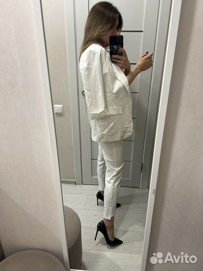 Костюм брючный женский молочный