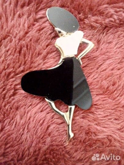 Брошка Балерина