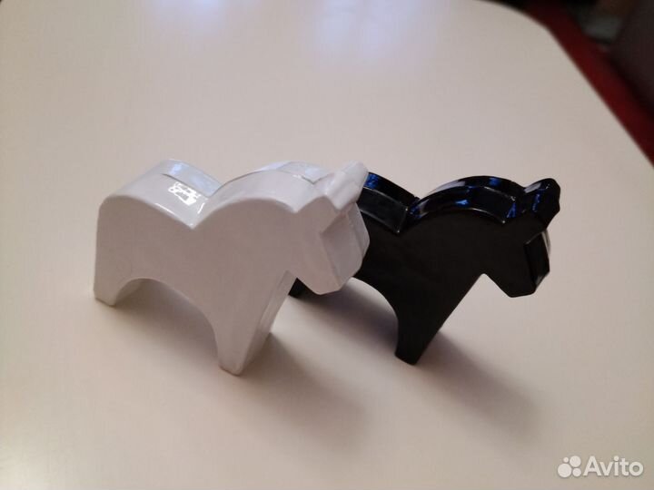 Набор лошадок Эрфордра (IKEA),2 шт. белый/черный