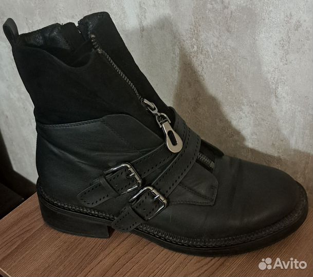 Демисезонные женские ботинки