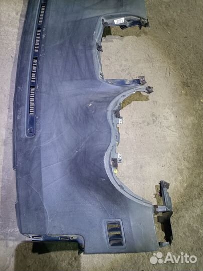 Торпеда накладка на Toyota Corolla 150 с дефектом