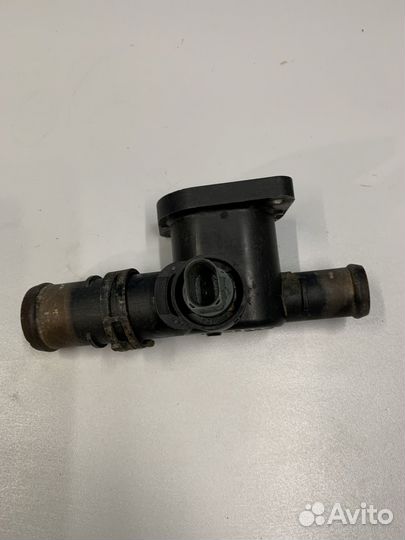 Фланец системы охлаждения Skoda Octavia A5