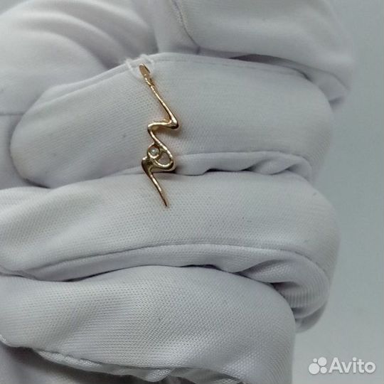 Золотой кулон с камнем