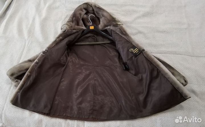 Шуба мутоновая с капюшоном