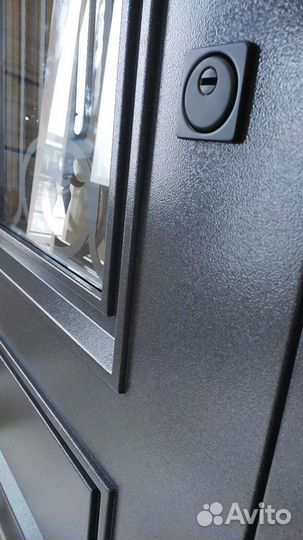 Дверь входная со стеклопакетом