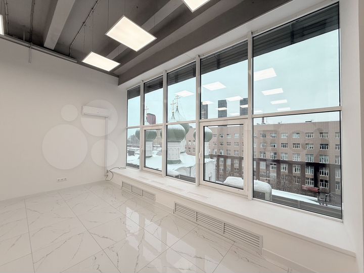 Офисный блок с ремонтом и санузлом потолки 4,5 м