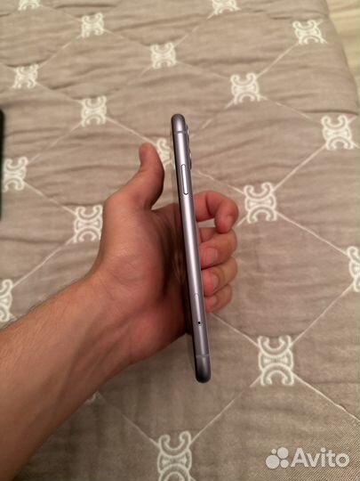 Телефон iPhone 11