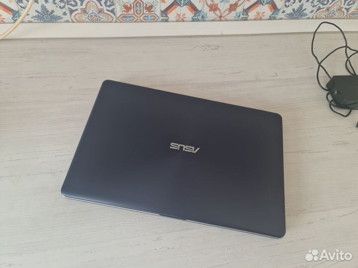 Быстрый Asus Core i3 8130U для игр и отдыха