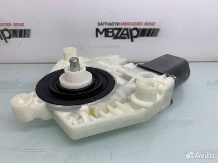 Моторчик стеклоподъемника левый Mercedes X253 GLC