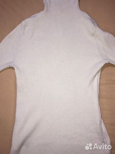 Белая водолазка с горлом