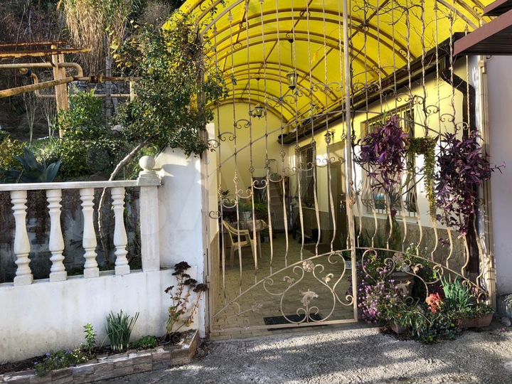 4-к. квартира, 103 м², 1/6 эт.