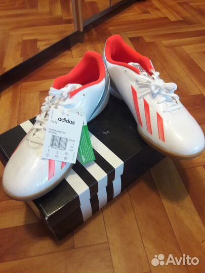 Кроссовки адидас