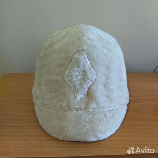 Шапки женские мутоновые