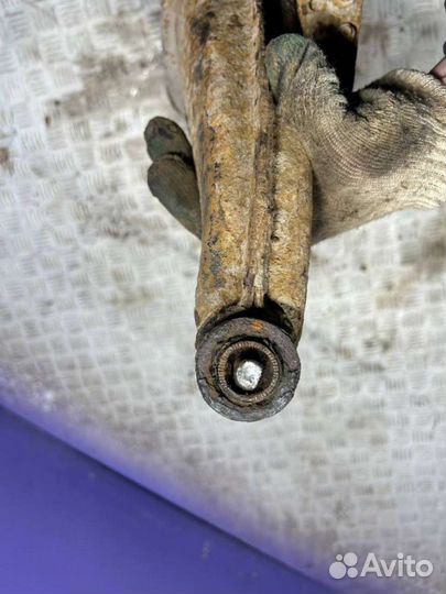 Рычаг задний левый Mitsubishi Space Wagon 2 1994