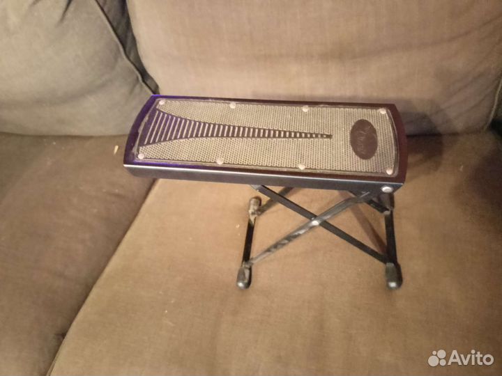 Подставка под ногу гитариста