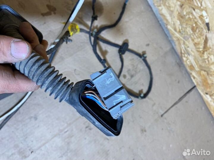 Проводка двери задняя левая Chevrolet Aveo T300