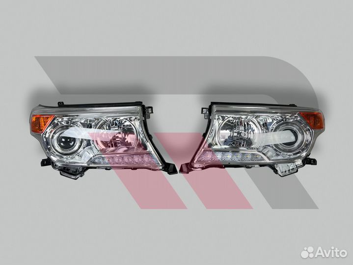 Фары Toyota Land Cruiser 200 2м 12-15г Светлые