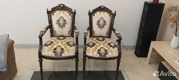2 стула из дворца