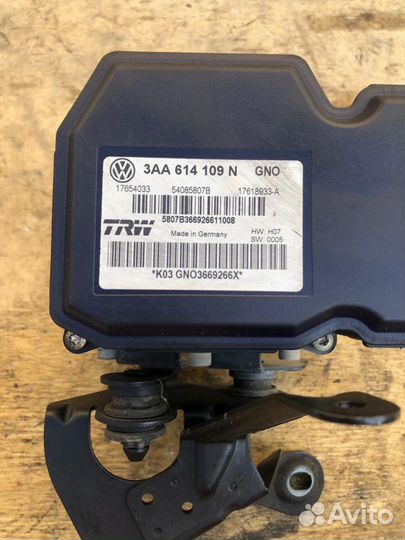 Блок ABS VW Passat B7