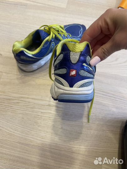 Кроссовки женские