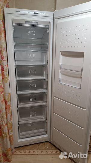 Продаю морозильную камеру