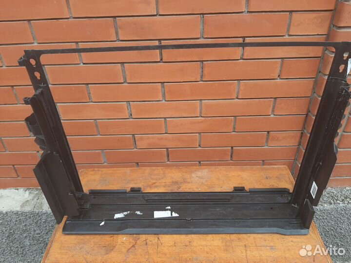 Передняя рамка радиатора bmw 750