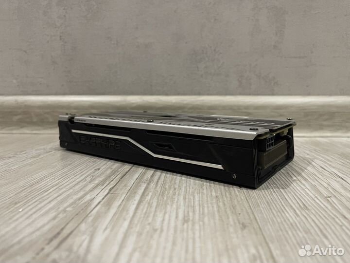 Видеокарта Sapphire Nitro+ RX570 4GB из компьютера