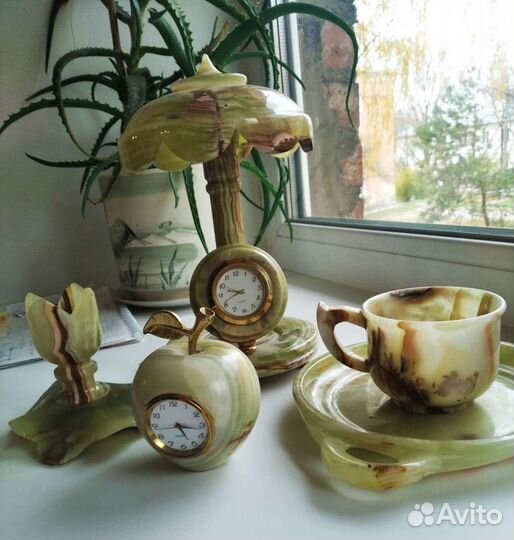 Набор из оникса: часы, подсвечник, тарелка