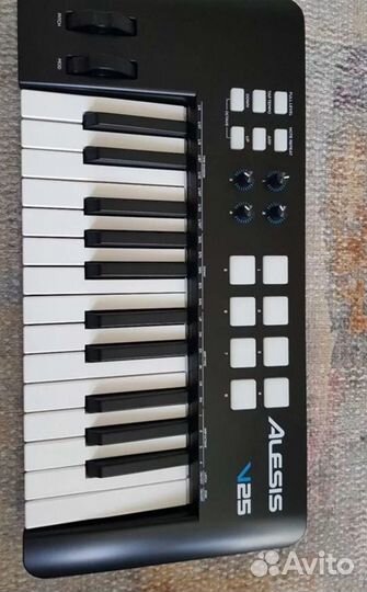 Alesis v25 mkII