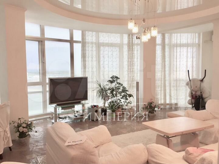 3-к. квартира, 120 м², 10/12 эт.