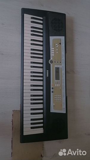 Синтезатор yamaha psr r200