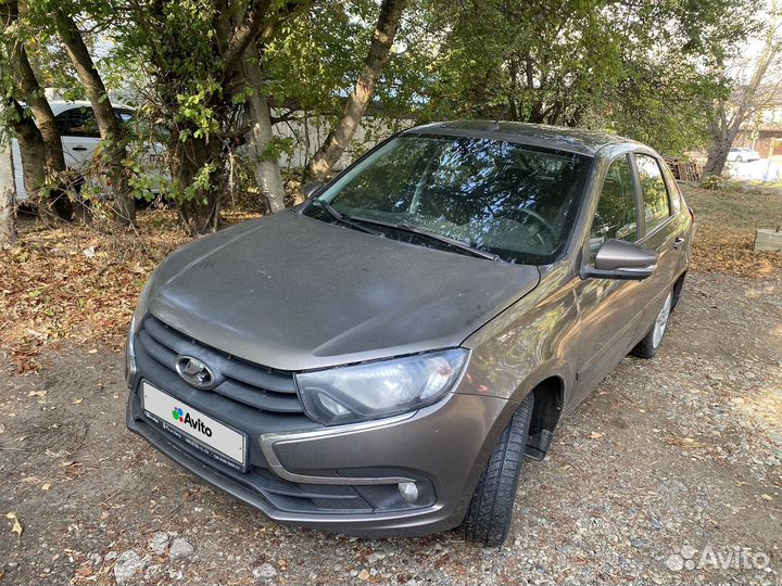 LADA Granta 1.6 МТ, 2018, 100 000 км
