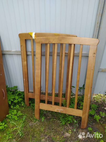 Кроватка детская с маятником и ящиком