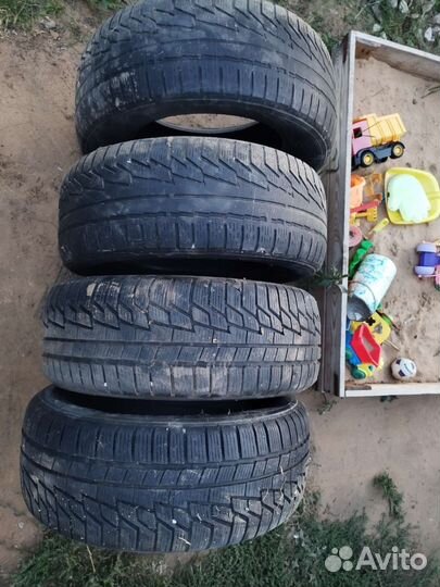 Nokian Tyres WR 235/60 R16