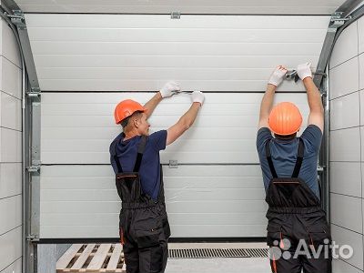 Монтаж секционных ворот