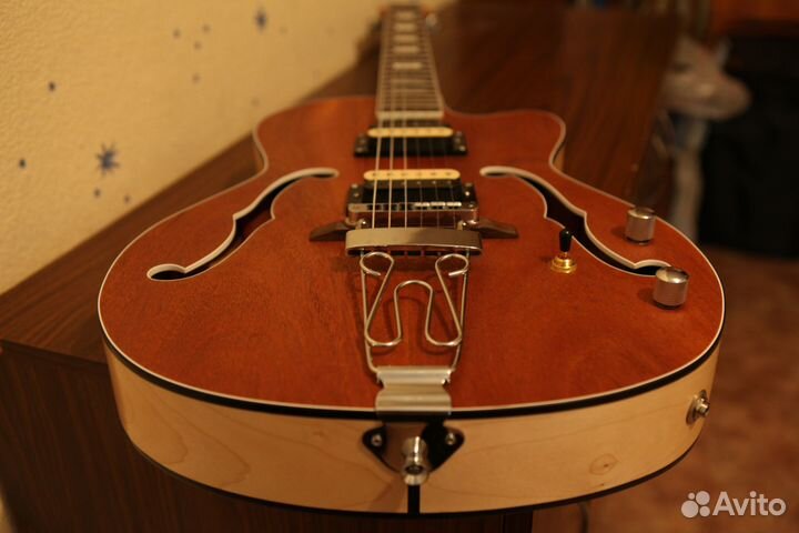 Полуакустическая гитара Hollowbody