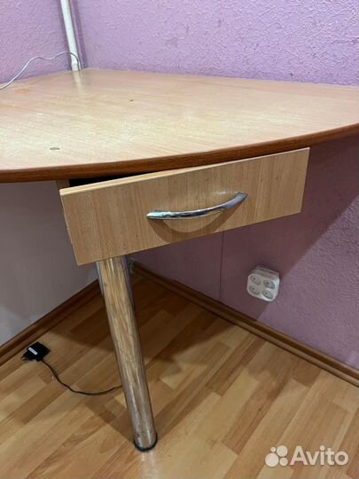 Стол угловой