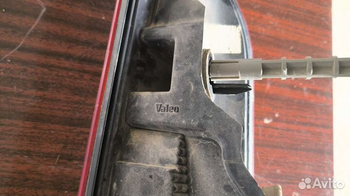 Задний левый фонарь