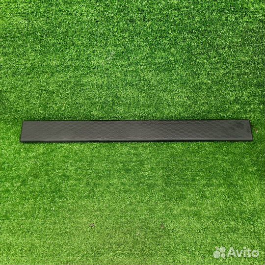 Накладка внутренняя на порог передняя левая