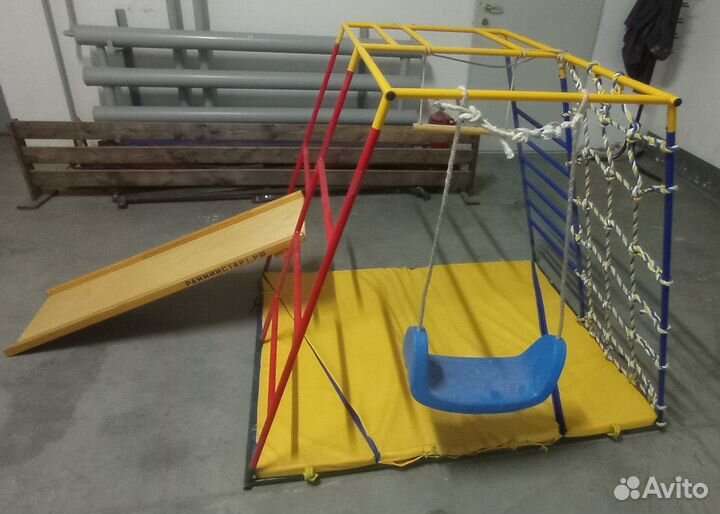 Детский игровой комплекс с горкой