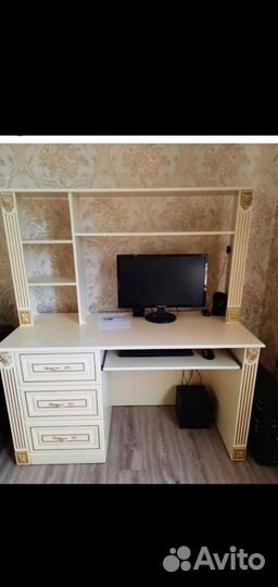 Письменный стол на одного