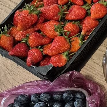 Клубника и голубика