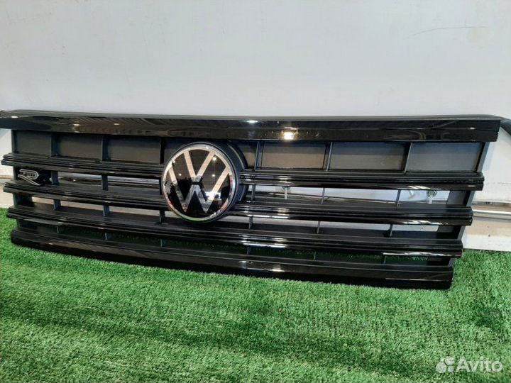 Решетка радиатора Volkswagen Touareg CR7 3.0 DPY