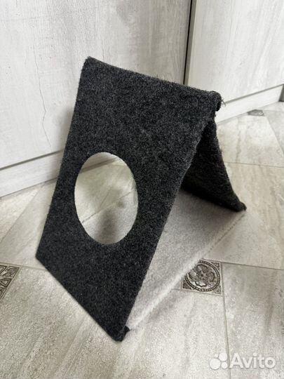 Кошачий домик с когтеточкой