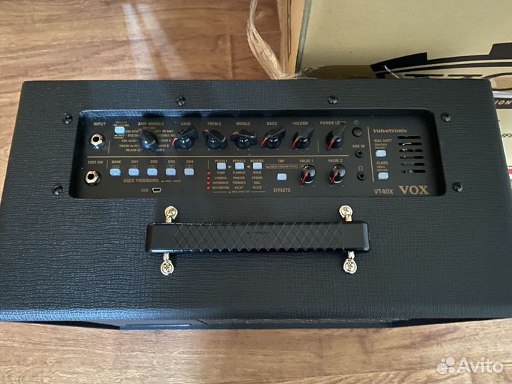 Моделирующий комбоусилитель для гитары VOX VT40X