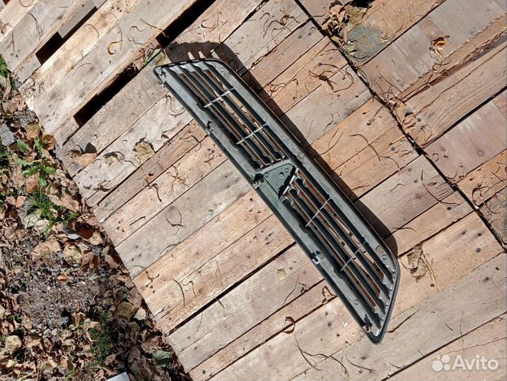 Решетка радиатора toyota vista