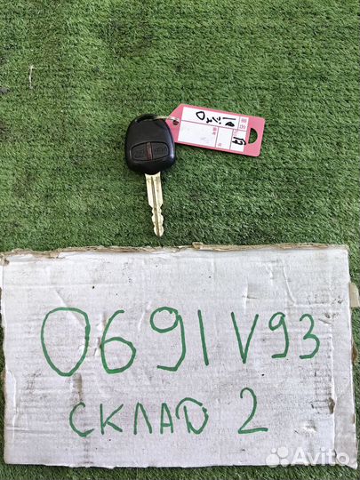 Ключ зажигания Mitsubishi Pajero 4 2010 год