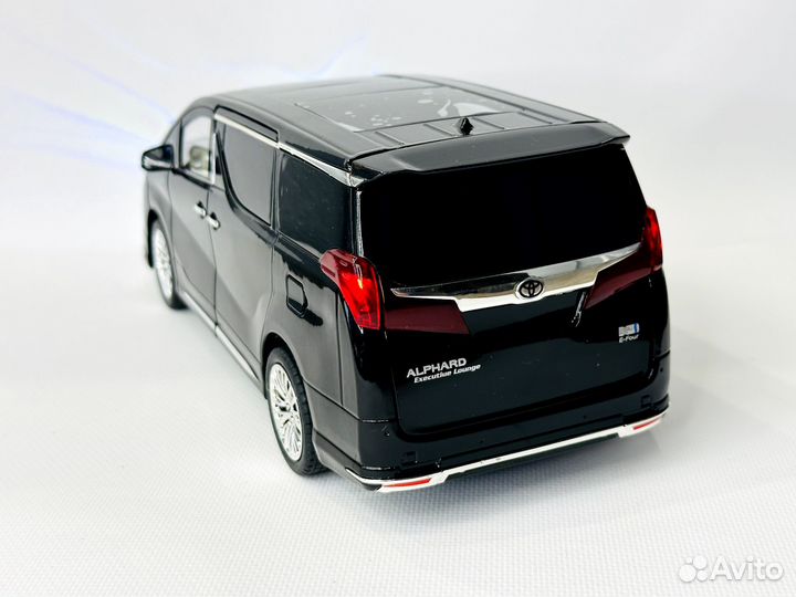 Инерционная машинка Toyota Alphard 1:18 металл