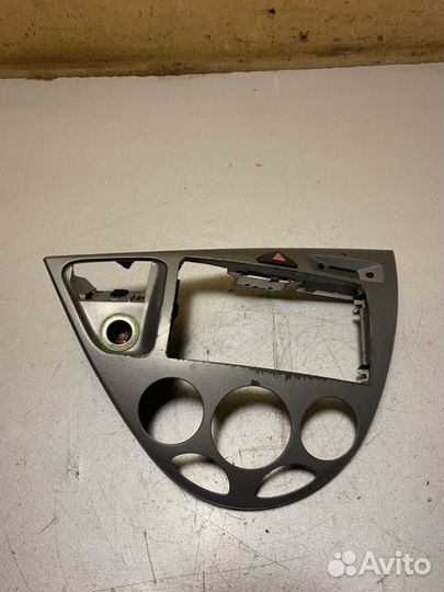 Рамка магнитолы Ford Focus 1 cdda 2005